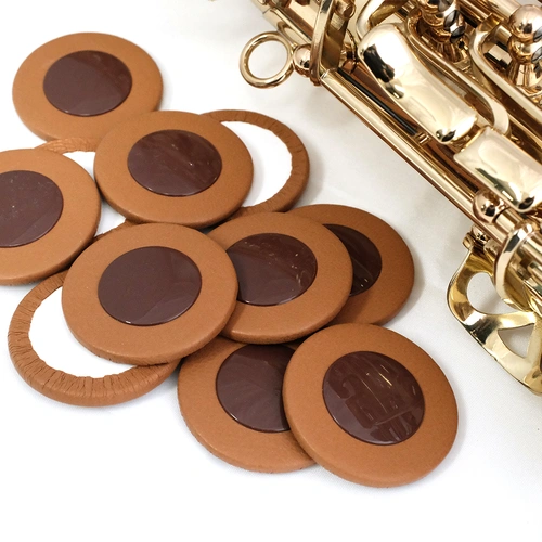 Tan Leather Sax Pad with 40mm Plastic Disc, Regular Felt, 4mm Thickness